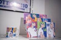 イラストレーター・さくらいはじめの描き下ろしイラストを使った「もっとエビ展」グッズ。