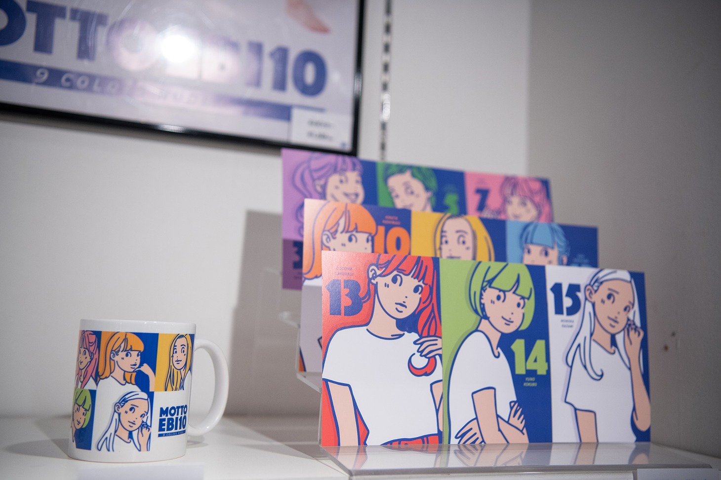 イラストレーター・さくらいはじめの描き下ろしイラストを使った「もっとエビ展」グッズ。
