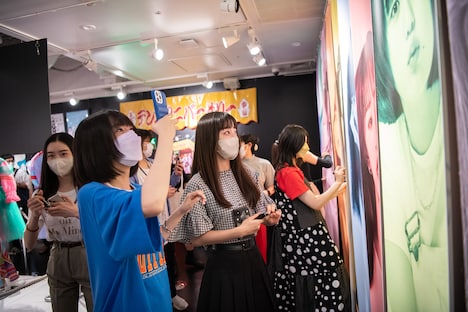 突然現れたエビ中。