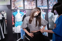 「衣装のウエストが細すぎる」と来場者を驚かせている桜木心菜本人のウエスト。