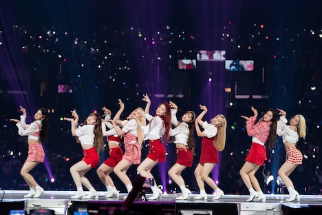 「La Vie en Rose」を披露したKep1er。 (c)CJ ENM Co., Ltd, All Rights Reserved