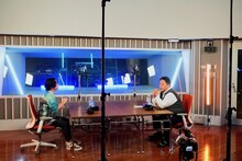 左からはっとり、伊集院光。(c)BSフジ