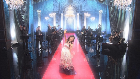 麻里圭子のパフォーマンスの様子。(c)NHK