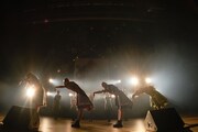 TEAM SHACHIによるライブの様子。（撮影：下山春香）