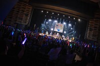 TEAM SHACHIとnobodyknows+によるコラボパフォーマンスの様子。（撮影：下山春香）