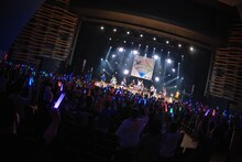 TEAM SHACHIとnobodyknows+によるコラボパフォーマンスの様子。（撮影：下山春香）