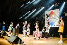 ノリ・ダ・ファンキーシビレサス（nobodyknows+）の誕生日を祝うTEAM SHACHI。（撮影：下山春香）