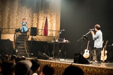 左から眉村ちあき、堂島孝平。（撮影：曽我美芽）