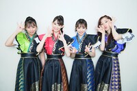 開演前のTEAM SHACHI。（撮影：下山春香）