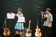 「ライブナタリー “堂島孝平 × 眉村ちあき”」トークセッション時の様子。（撮影：曽我美芽）