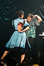 左から眉村ちあき、堂島孝平。（撮影：曽我美芽）