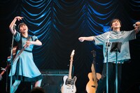 「ライブナタリー “堂島孝平 × 眉村ちあき”」コラボパフォーマンスの様子。（撮影：曽我美芽）