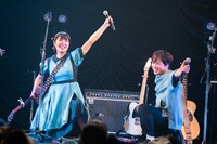 左から眉村ちあき、堂島孝平。（撮影：曽我美芽）