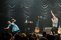 「ライブナタリー “堂島孝平 × 眉村ちあき”」コラボパフォーマンスの様子。（撮影：曽我美芽）