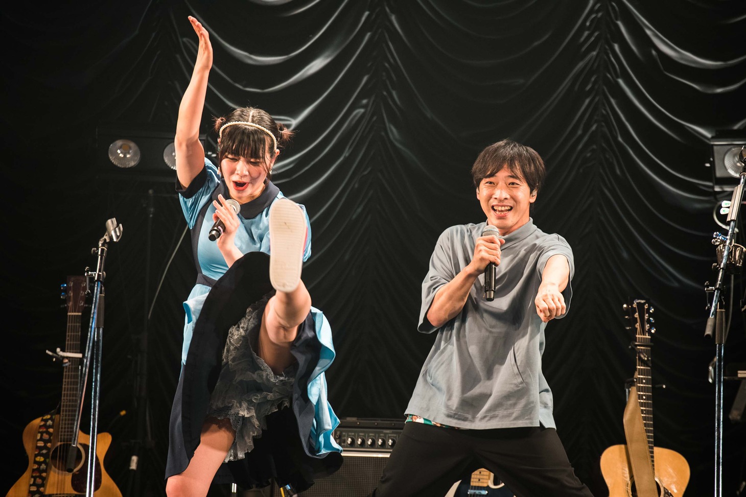 「ライブナタリー “堂島孝平 × 眉村ちあき”」コラボパフォーマンスの様子。（撮影：曽我美芽）