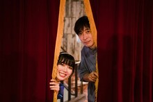 「ライブナタリー “堂島孝平 × 眉村ちあき”」終演後の眉村ちあき（左）、堂島孝平（右）。（撮影：曽我美芽）