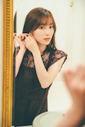 櫻坂46・守屋麗奈1stソロ写真集「笑顔のグー、チョキ、パー」より。守屋麗奈お気に入りのカット。(c)Seed & Flower LLC/竹書房(撮影:東 京祐)