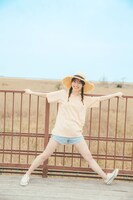 守屋麗奈「笑顔のグー、チョキ、パー」より。(c)Seed & Flower LLC／竹書房（撮影：東 京祐）