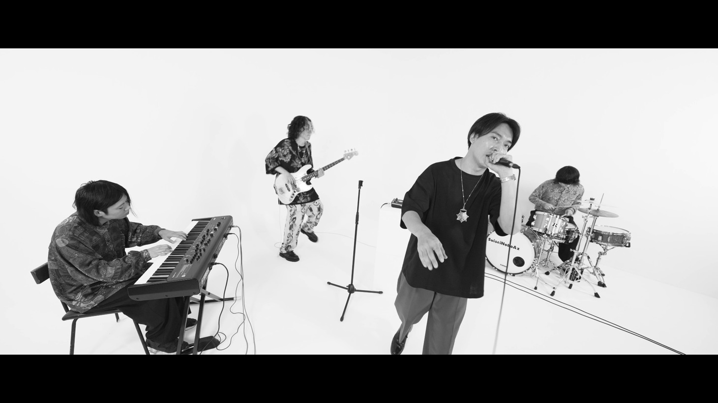SuiseiNoboAz「GHOST IN THE MACHINE DRUM」MVより。