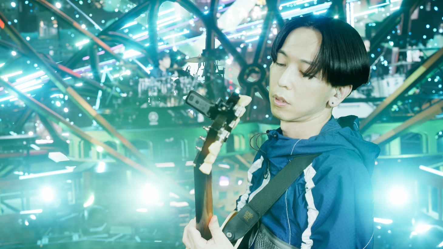 TAKU INOUE
 (c)VIA / TOY'S FACTORY (c)2016 COVER Corp.