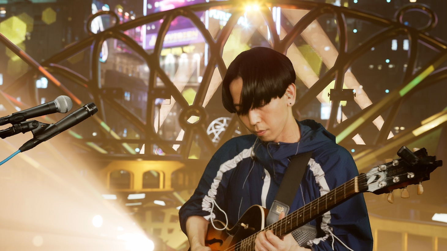 TAKU INOUE
 (c)VIA / TOY'S FACTORY (c)2016 COVER Corp.