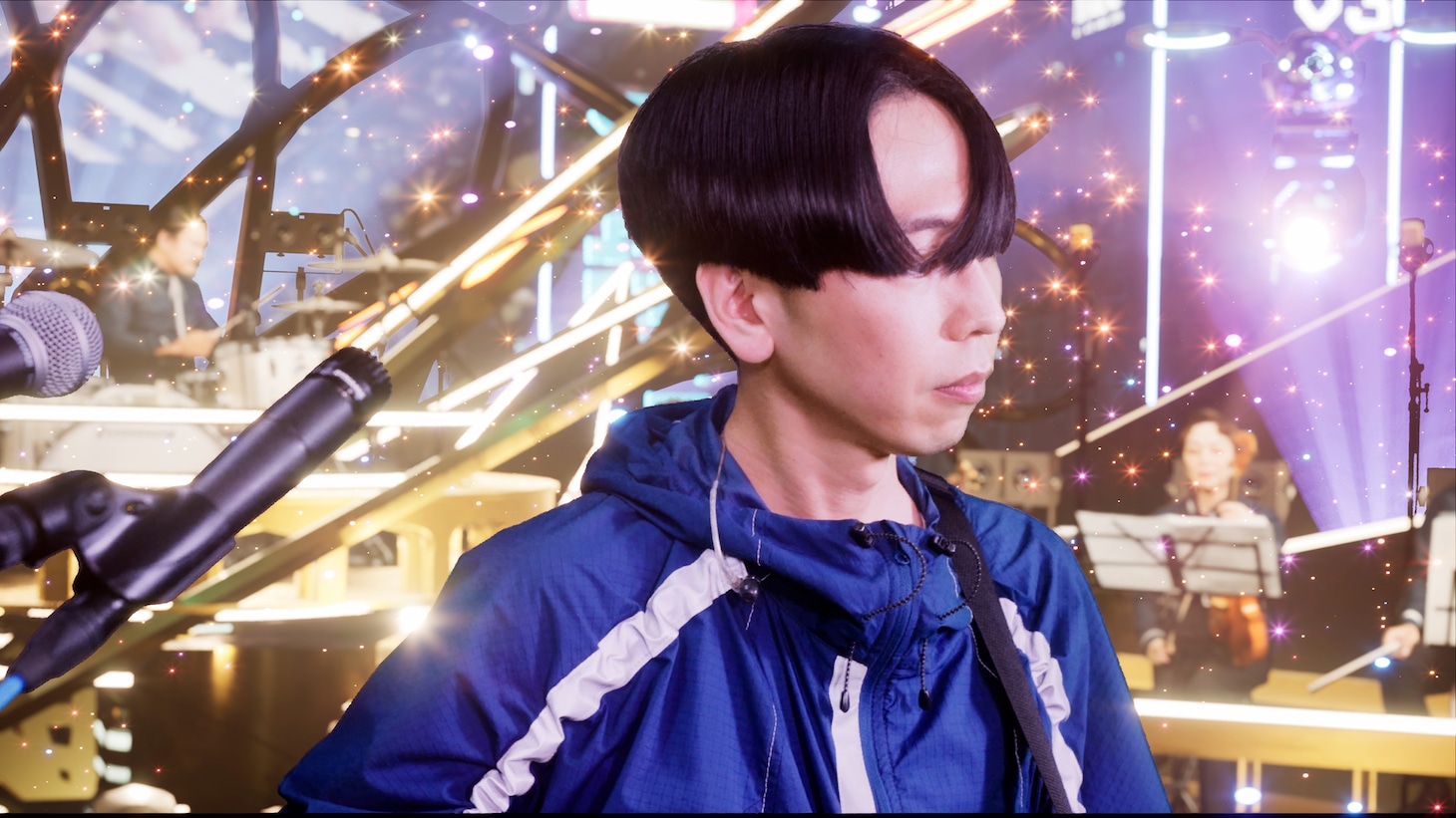 TAKU INOUE
 (c)VIA / TOY'S FACTORY (c)2016 COVER Corp.