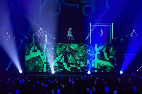 ORESAMAとのパフォーマンスの様子。