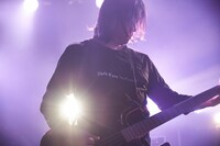 中尾憲太郎（B）（撮影：中野敬久）