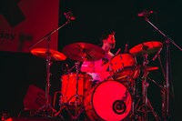 川上輝（Dr / D.A.N.）（撮影：東美樹）