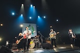 ZAZEN BOYSとLEO今井。(撮影:東美樹)