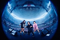 「ヤバイTシャツ屋さん “ぶどうかん” ツアー 2022」日本武道館公演より。（撮影：田中聖太郎）