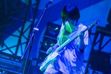 しばたありぼぼ（B, Vo）（撮影：田中聖太郎）