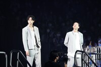 左から堀夏喜、坂口涼太郎。