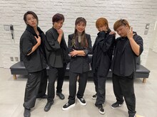 島谷ひとみ（中央）