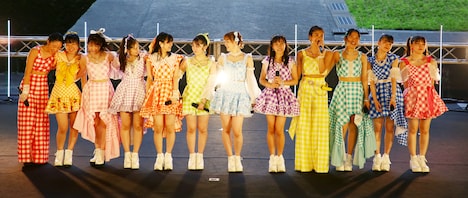 「つばきファクトリーの夏祭り 2022 ~灼熱~」の様子。