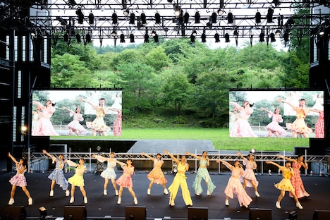 「つばきファクトリーの夏祭り 2022 ~灼熱~」の様子。