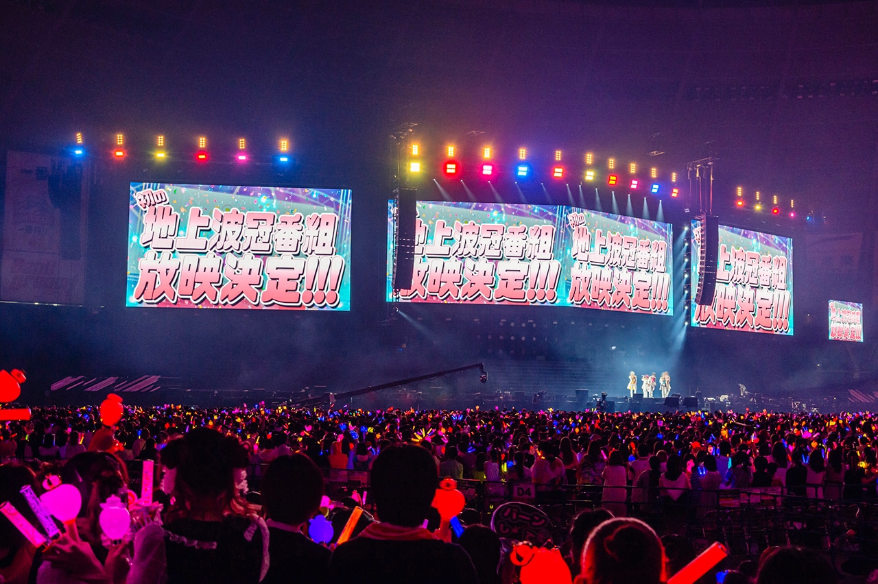 人気画像4位は「すとぷりドームツアーファイナル、ジェルは活動休止前ラストライブに『みんなと作った思い出は忘れない』」より、すとぷり初の地上波冠番組放送が発表されたときの様子。