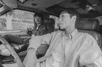 左からオカモトショウ（OKAMOTO'S）、Ryohu。