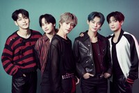 TOMORROW X TOGETHER（撮影：榎本会希）