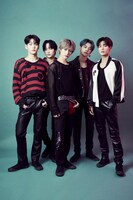 TOMORROW X TOGETHER（撮影：榎本会希）