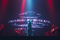 人気画像8位は「Eve初の武道館ライブ、ストリングスも交えた豪華パフォーマンスでファン魅了」より、Eve。