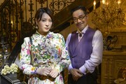 青木薫役の北乃きいと塚田鋼二役の田口トモロヲ。