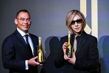 師井研代表とYOSHIKI。