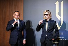 師井研代表とYOSHIKI。