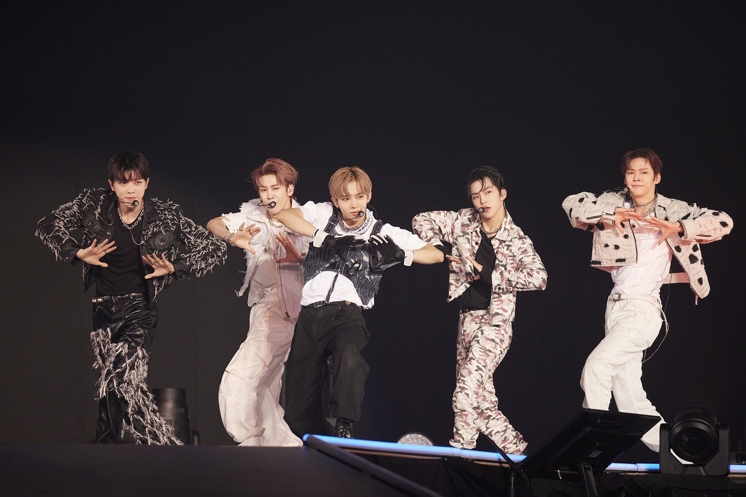 NCTのショウタロウ、ソンチャンとSMROOKIES。