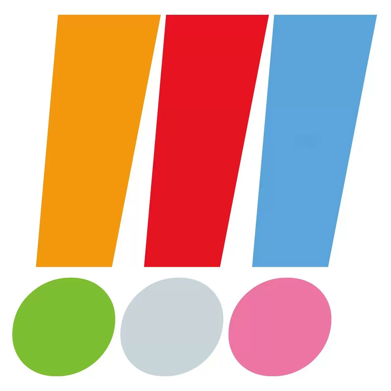 !!!のロゴ。