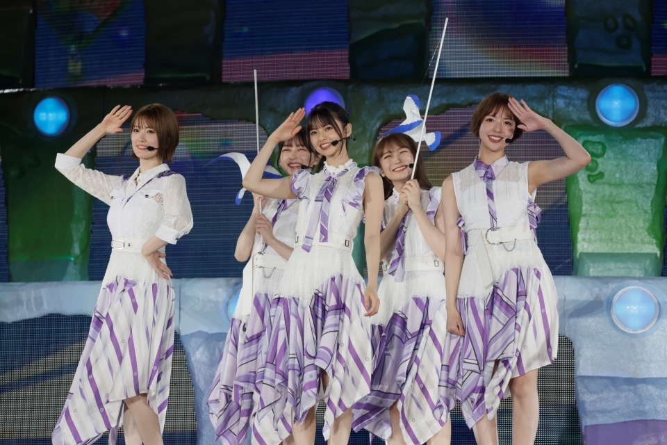 左から樋口日奈、鈴木絢音、齋藤飛鳥、秋元真夏、和田まあや。