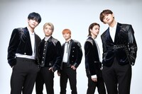 INIの木村柾哉、高塚大夢、田島将吾、藤牧京介、松田迅がメンバーを演じる8LOOMのライバルグループ「CHAYNEY」