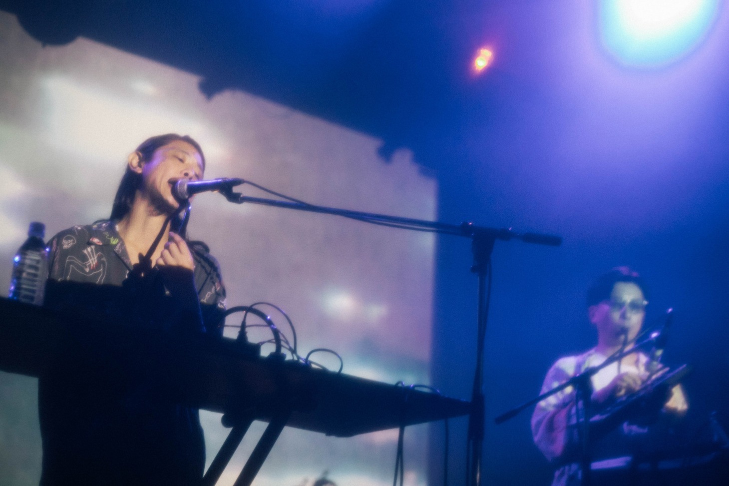 鶴岡龍とVIDEOTAPEMUSIC。（撮影：廣田達也）