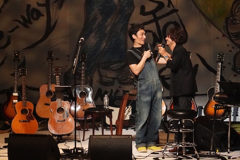 草なぎ剛と和田唱（TRICERATOPS）。